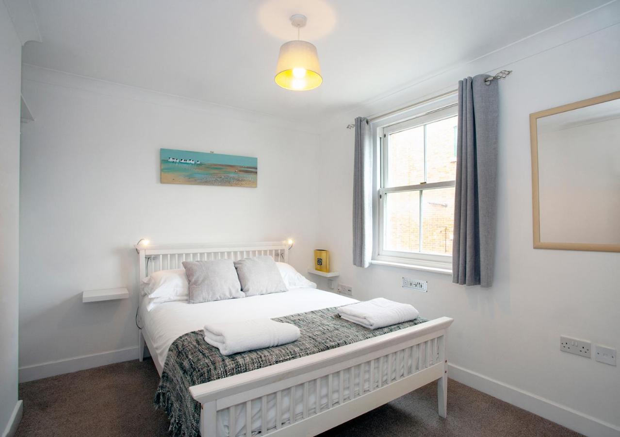 The Spires - Cosy Apartment Just Outside Of City Centre Кентербері Екстер'єр фото